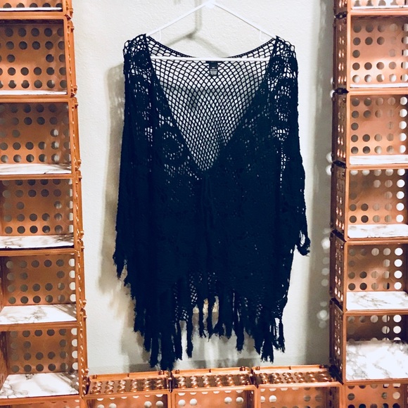 Crochet flower fringe poncho M/L - Picture 2 of 4